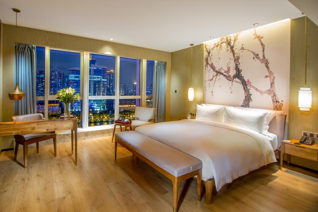 Howard Johnson Riverview Hotel Guangzhou Dış mekan fotoğraf
